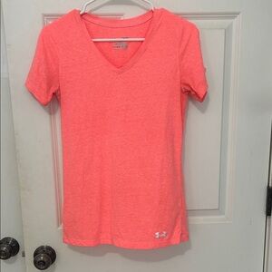 Under Armour Loose Coral V-Neck T shirt size small  cotton blend heat gear